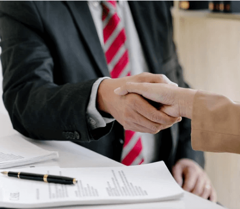 Expert SSDI attorney shaking hands with a client in Los Angeles
