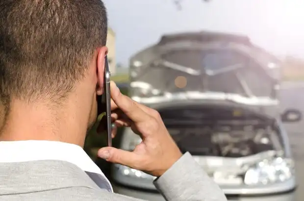 Man Contacts Trailer Service After California Car Accident - Legal Assistance